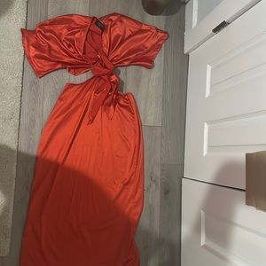 Cut out midi red/orange like midi dress